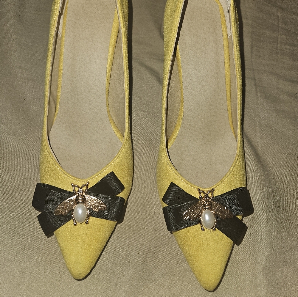 Elegant Yellow Flats with Bow Accent
